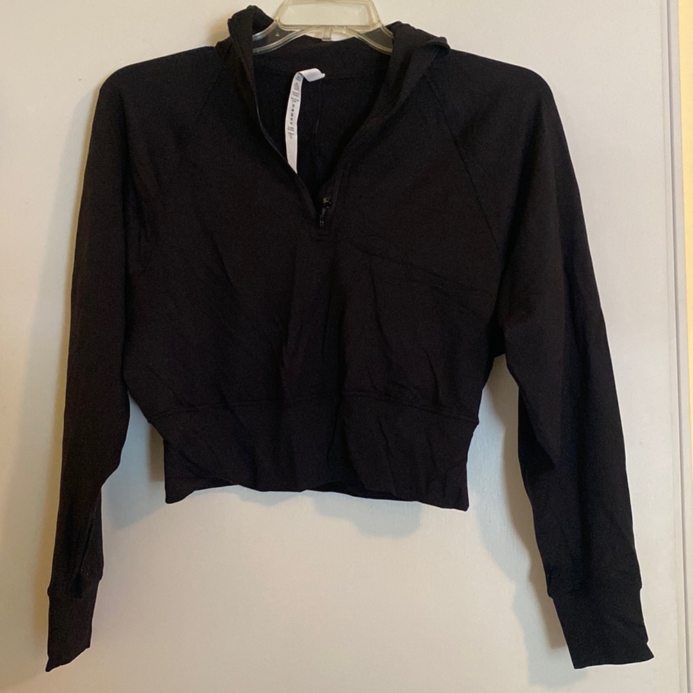 Lululemon quarter zip in black